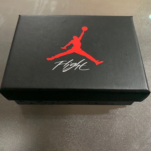 Airpod case - Picture 7 of 8